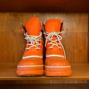 Orange Sorel winter boots size 10 US women's
